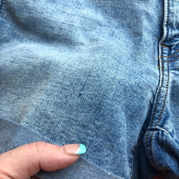 H&M High Waisted Cuffed Shorts Light Wash Size 4 - Picture 3 of 13